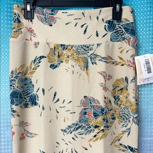 NWT Lularoe M cream floral Cassie pencil skirt